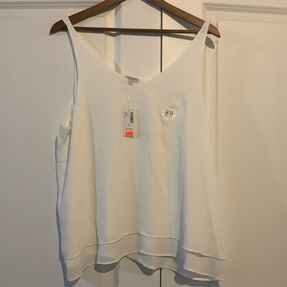 White top - Picture 1 of 4